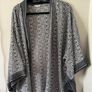 Max Studio black, white, and gray shrug, size 2x